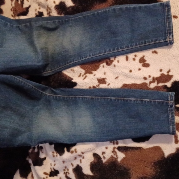 ROCK STAR, OLD NAVY CAPRIS, SIZE 4, MID RISE. - Picture 3 of 7